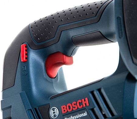 Электролобзик аккумуляторный Bosch GST 18 V-LI B 18В, 4.0Ah, ход 23мм, 2.4кг (аккумулятор и зарядное в комплекте) (0.615.990.M43)